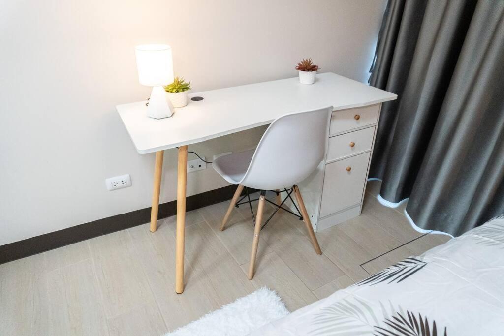 A2J Luxury 2Br Bgc Uptown Suite Near Uptown Mall Маніла Екстер'єр фото