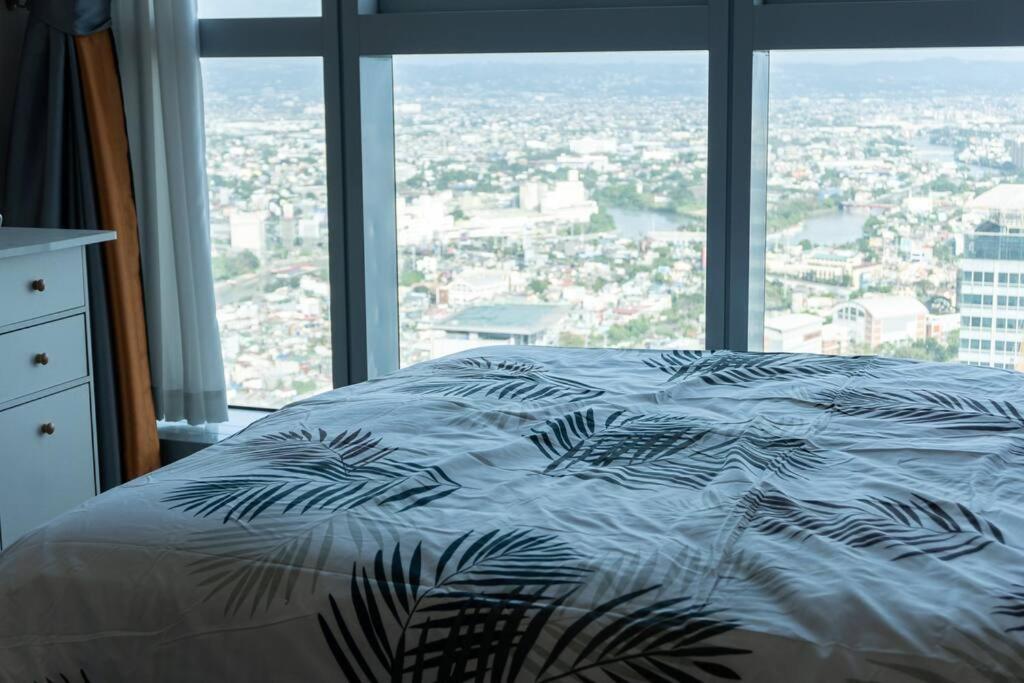 A2J Luxury 2Br Bgc Uptown Suite Near Uptown Mall Маніла Екстер'єр фото
