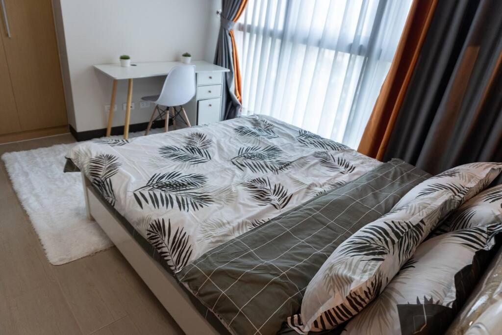 A2J Luxury 2Br Bgc Uptown Suite Near Uptown Mall Маніла Екстер'єр фото