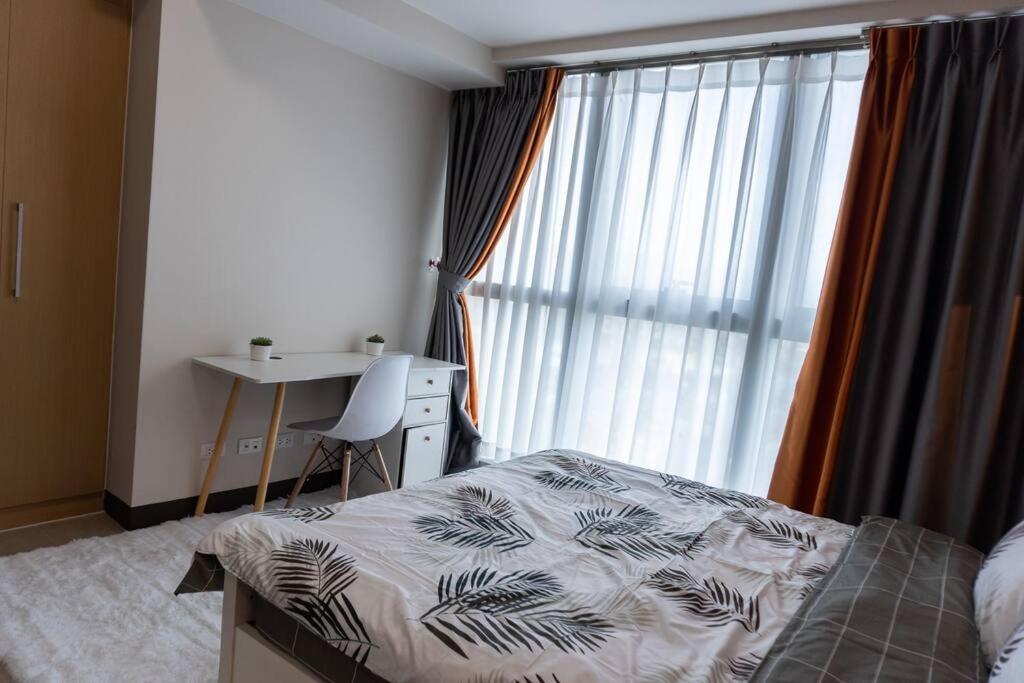 A2J Luxury 2Br Bgc Uptown Suite Near Uptown Mall Маніла Екстер'єр фото