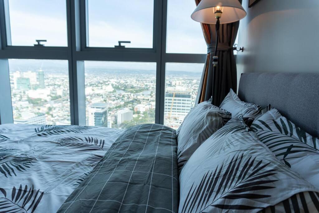 A2J Luxury 2Br Bgc Uptown Suite Near Uptown Mall Маніла Екстер'єр фото