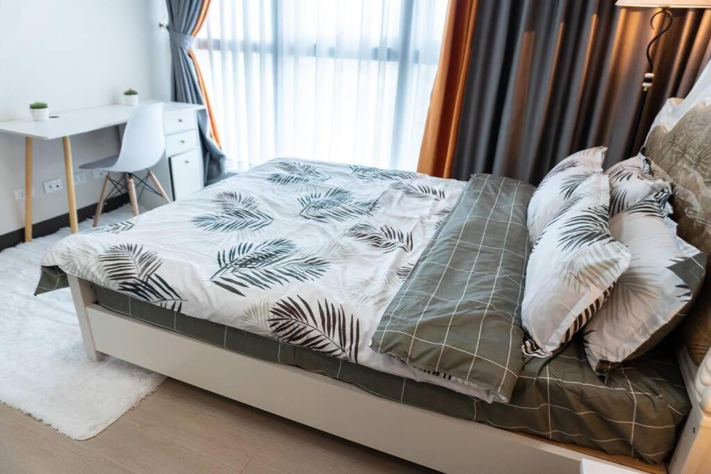 A2J Luxury 2Br Bgc Uptown Suite Near Uptown Mall Маніла Екстер'єр фото