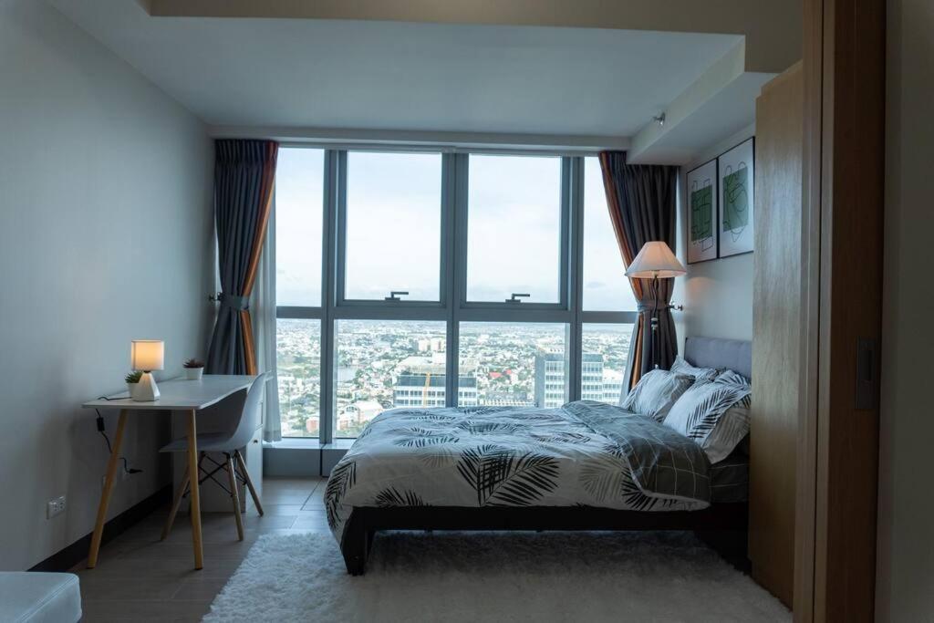 A2J Luxury 2Br Bgc Uptown Suite Near Uptown Mall Маніла Екстер'єр фото
