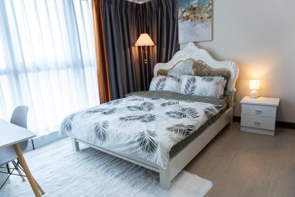 A2J Luxury 2Br Bgc Uptown Suite Near Uptown Mall Маніла Екстер'єр фото