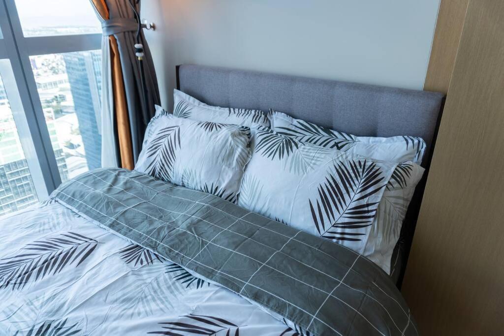 A2J Luxury 2Br Bgc Uptown Suite Near Uptown Mall Маніла Екстер'єр фото